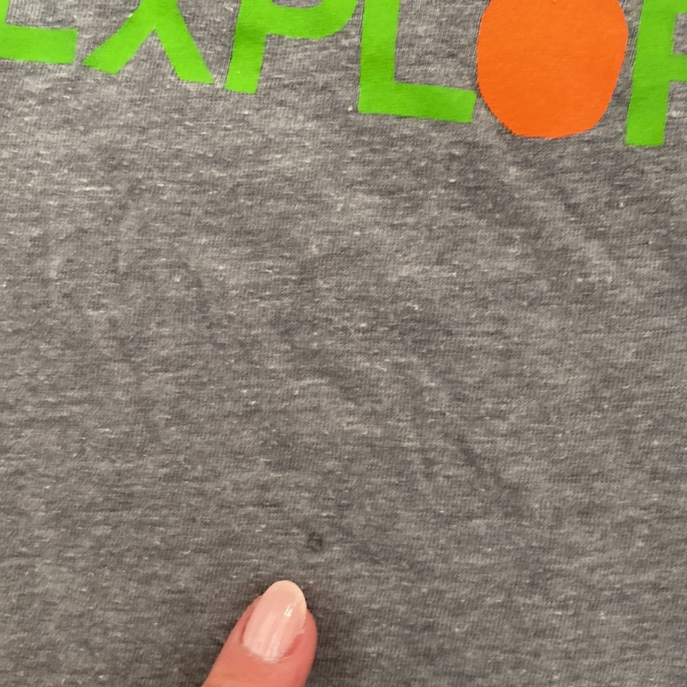 Adorable 5t very hungry caterpillar 🐛 tee! - Picture 3 of 3